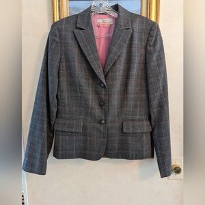 Tahari Woman's blazer skirt set, size 6, muted gray plaid